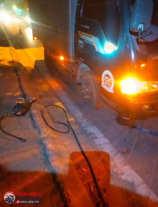 Cứu hộ vá vỏ lốp xe tải nhẹ
