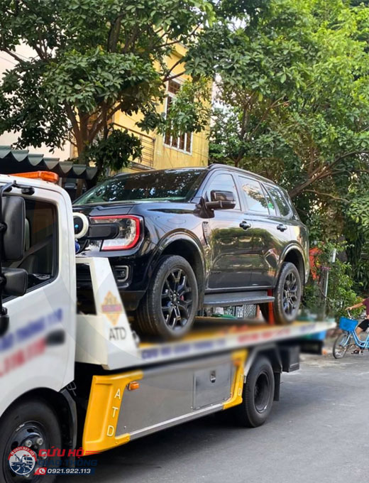 Cứu hộ sàn trượt chở xe hơi theo yêu cầu