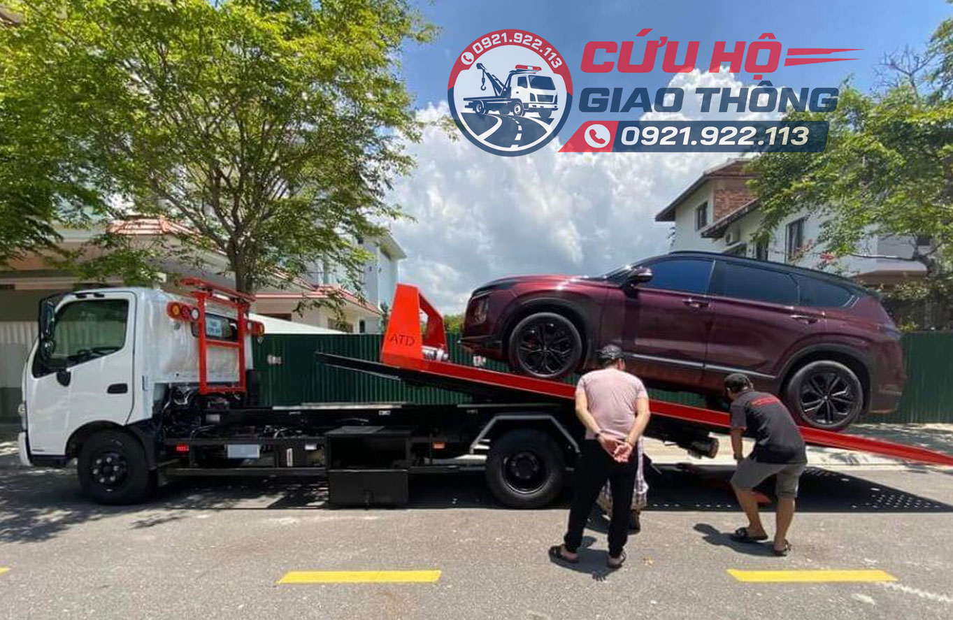 Cứu hộ chở xe ô tô trên sàn trượt an toàn