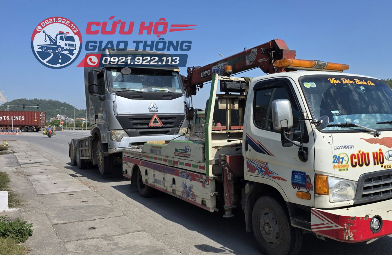 Cứu hộ kéo xe đầu kéo bị chết máy