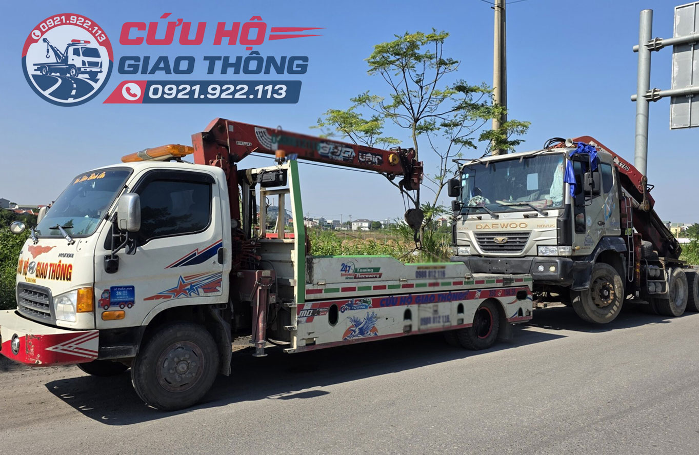 Cứu hộ kéo xe đầu kéo về garage